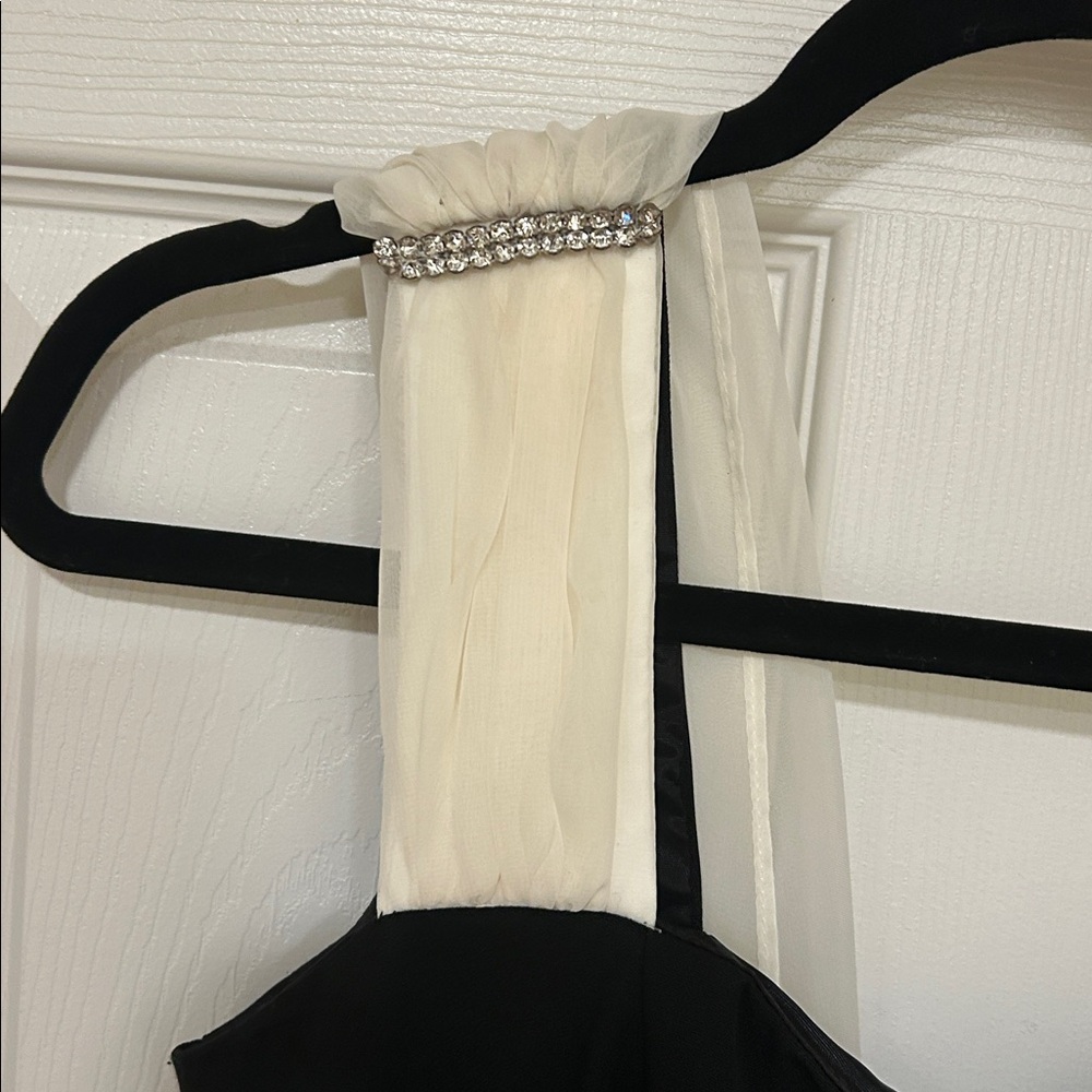Dave & Johnny Black and Cream Gown - Picture 2 of 8